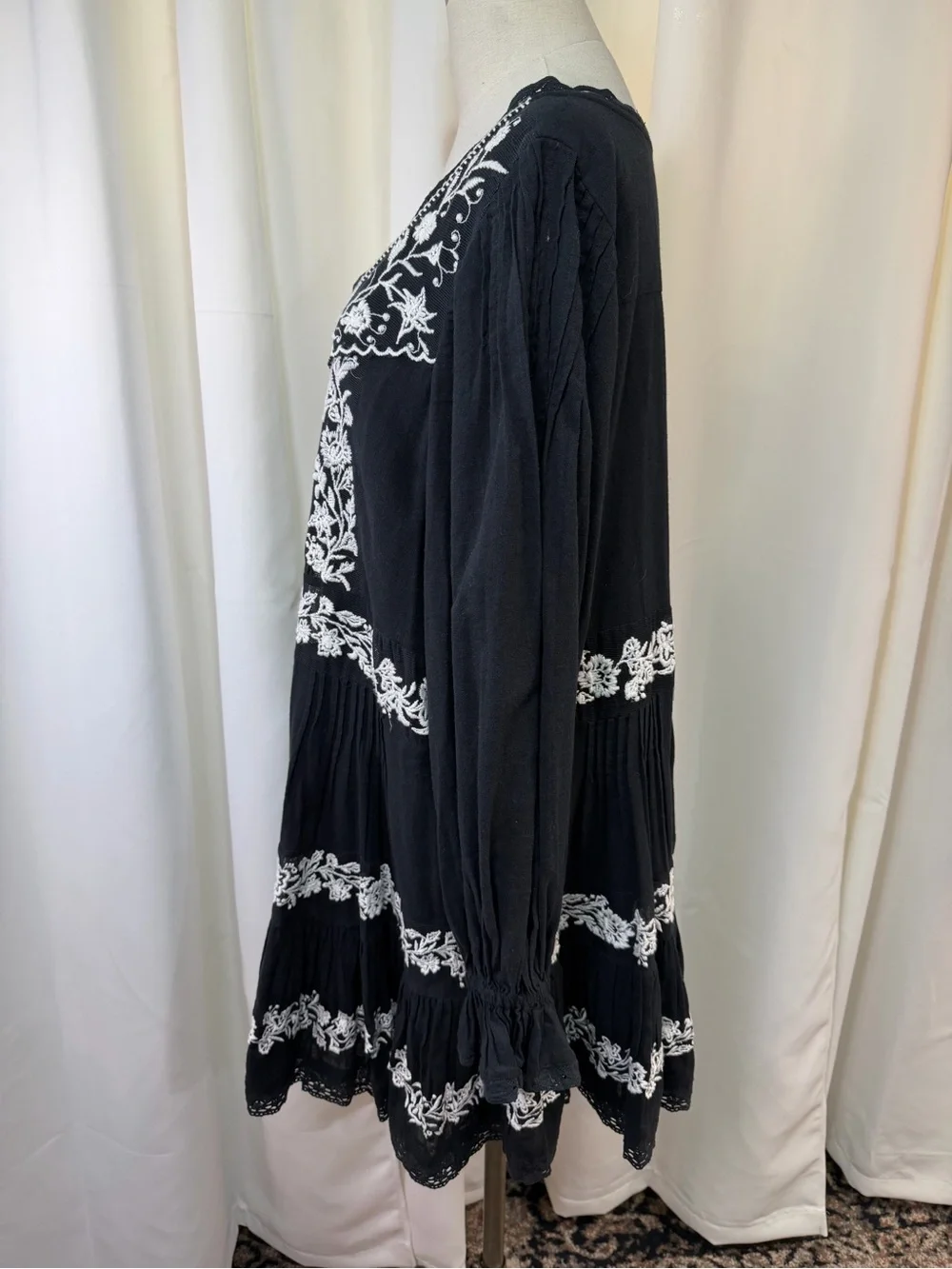 Anthropologie ‘Long-Sleeve Embroidered Pintuck Swing Mini Dress’ in Black Sz 1X